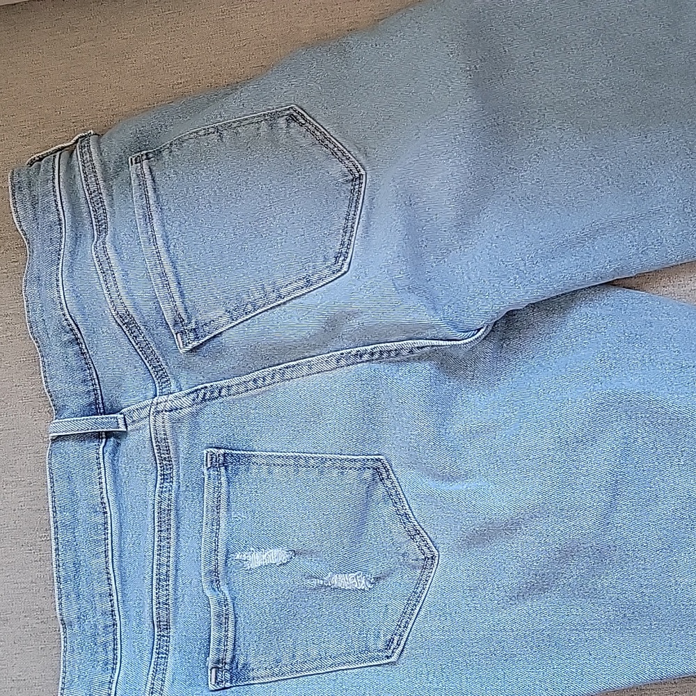 Old Navy High Rise Jeans - Picture 6 of 6